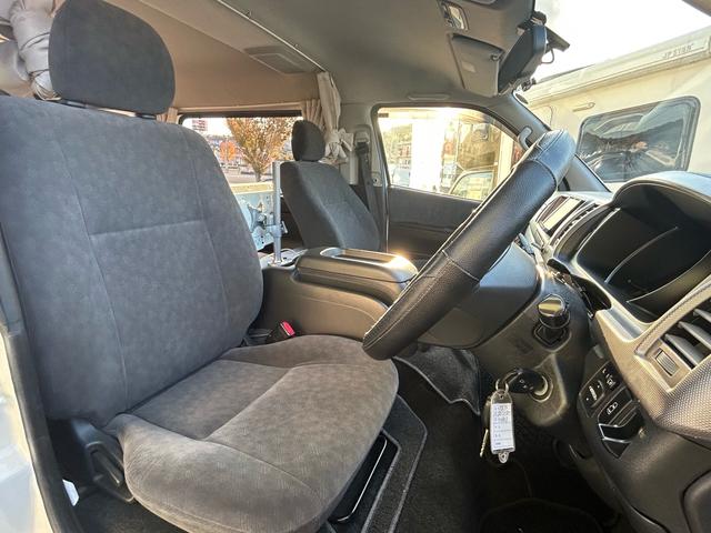 ハイエースワゴン アネックス ファミリーワゴン FFヒーター/2000Wインバーター/ソーラーパネル/サブナビ切替スイッチ/リアTV/リアスピーカー/リアクーラー/リアヒーター/社外アルミホイール/カロッツェリア製ナビ/ETC/ドラレコ/防虫ネット(36枚目)