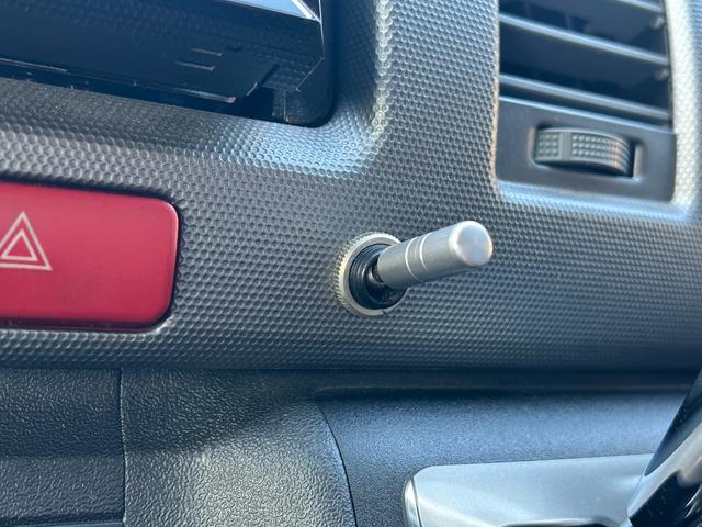 ハイエースワゴン アネックス ファミリーワゴン FFヒーター/2000Wインバーター/ソーラーパネル/サブナビ切替スイッチ/リアTV/リアスピーカー/リアクーラー/リアヒーター/社外アルミホイール/カロッツェリア製ナビ/ETC/ドラレコ/防虫ネット(44枚目)