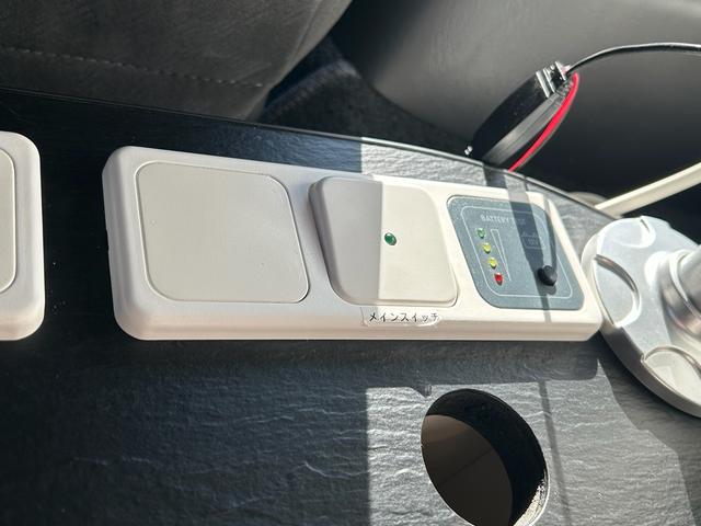 ハイエースワゴン アネックス ファミリーワゴン FFヒーター/2000Wインバーター/ソーラーパネル/サブナビ切替スイッチ/リアTV/リアスピーカー/リアクーラー/リアヒーター/社外アルミホイール/カロッツェリア製ナビ/ETC/ドラレコ/防虫ネット(54枚目)