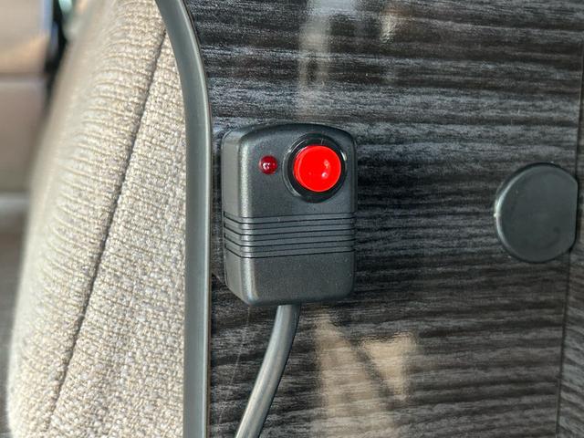 ハイエースワゴン アネックス ファミリーワゴン FFヒーター/2000Wインバーター/ソーラーパネル/サブナビ切替スイッチ/リアTV/リアスピーカー/リアクーラー/リアヒーター/社外アルミホイール/カロッツェリア製ナビ/ETC/ドラレコ/防虫ネット(56枚目)