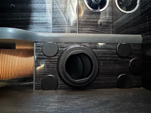 ハイエースワゴン アネックス ファミリーワゴン FFヒーター/2000Wインバーター/ソーラーパネル/サブナビ切替スイッチ/リアTV/リアスピーカー/リアクーラー/リアヒーター/社外アルミホイール/カロッツェリア製ナビ/ETC/ドラレコ/防虫ネット(58枚目)