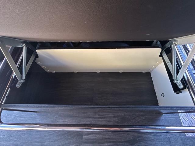 ハイエースワゴン アネックス ファミリーワゴン FFヒーター/2000Wインバーター/ソーラーパネル/サブナビ切替スイッチ/リアTV/リアスピーカー/リアクーラー/リアヒーター/社外アルミホイール/カロッツェリア製ナビ/ETC/ドラレコ/防虫ネット(60枚目)