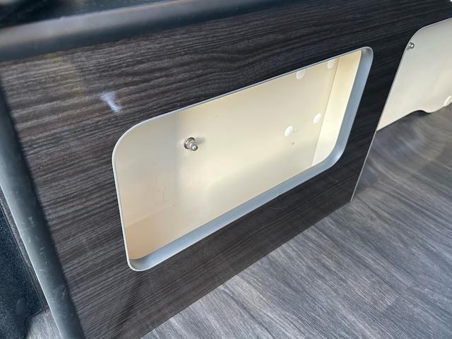 ハイエースワゴン アネックス ファミリーワゴン FFヒーター/2000Wインバーター/ソーラーパネル/サブナビ切替スイッチ/リアTV/リアスピーカー/リアクーラー/リアヒーター/社外アルミホイール/カロッツェリア製ナビ/ETC/ドラレコ/防虫ネット(62枚目)