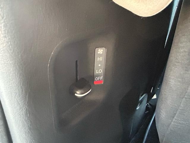 ハイエースワゴン アネックス ファミリーワゴン FFヒーター/2000Wインバーター/ソーラーパネル/サブナビ切替スイッチ/リアTV/リアスピーカー/リアクーラー/リアヒーター/社外アルミホイール/カロッツェリア製ナビ/ETC/ドラレコ/防虫ネット(65枚目)