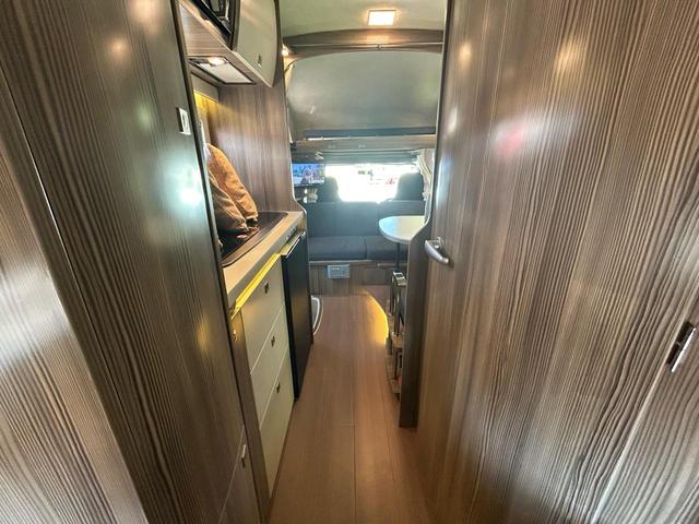 カムロード バンテック ジル520 家庭用エアコン/FFヒーター/温水ボイラー/カセットトイレ/シャワー/ソーラーパネル/1500Wインバーター/トリプルサブBT/サイドオーニング/マックスファン/85L冷蔵庫/メインサブ切替スイッチ/(6枚目)