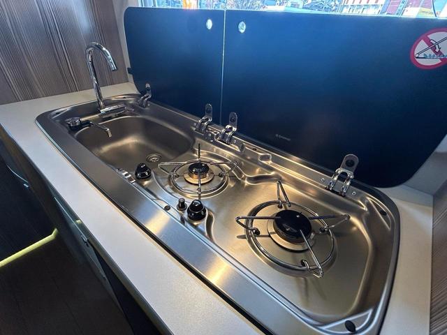 カムロード バンテック ジル520 家庭用エアコン/FFヒーター/温水ボイラー/カセットトイレ/シャワー/ソーラーパネル/1500Wインバーター/トリプルサブBT/サイドオーニング/マックスファン/85L冷蔵庫/メインサブ切替スイッチ/(18枚目)