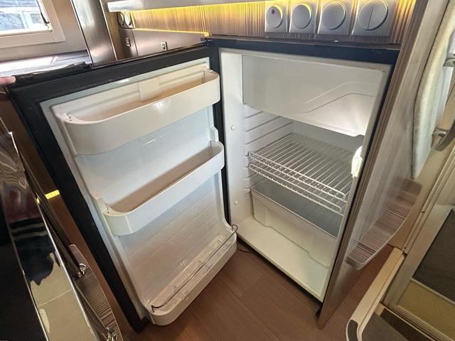 カムロード バンテック ジル520 家庭用エアコン/FFヒーター/温水ボイラー/カセットトイレ/シャワー/ソーラーパネル/1500Wインバーター/トリプルサブBT/サイドオーニング/マックスファン/85L冷蔵庫/メインサブ切替スイッチ/(20枚目)