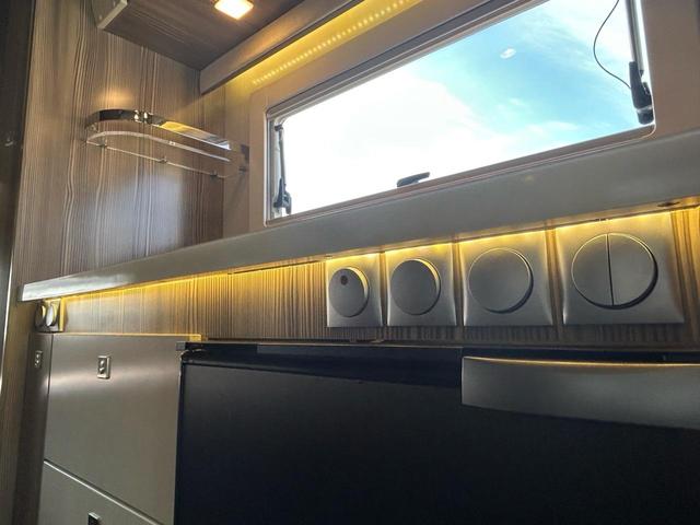 カムロード バンテック ジル520 家庭用エアコン/FFヒーター/温水ボイラー/カセットトイレ/シャワー/ソーラーパネル/1500Wインバーター/トリプルサブBT/サイドオーニング/マックスファン/85L冷蔵庫/メインサブ切替スイッチ/(24枚目)