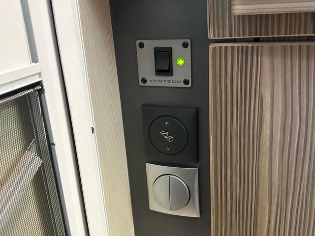 カムロード バンテック ジル520 家庭用エアコン/FFヒーター/温水ボイラー/カセットトイレ/シャワー/ソーラーパネル/1500Wインバーター/トリプルサブBT/サイドオーニング/マックスファン/85L冷蔵庫/メインサブ切替スイッチ/(25枚目)