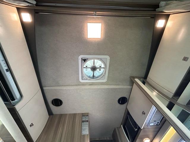 カムロード バンテック ジル520 家庭用エアコン/FFヒーター/温水ボイラー/カセットトイレ/シャワー/ソーラーパネル/1500Wインバーター/トリプルサブBT/サイドオーニング/マックスファン/85L冷蔵庫/メインサブ切替スイッチ/(26枚目)