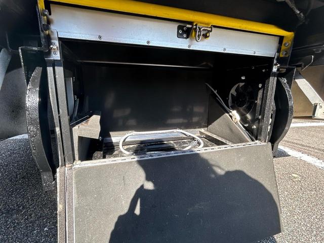 カムロード バンテック ジル520 家庭用エアコン/FFヒーター/温水ボイラー/カセットトイレ/シャワー/ソーラーパネル/1500Wインバーター/トリプルサブBT/サイドオーニング/マックスファン/85L冷蔵庫/メインサブ切替スイッチ/(44枚目)