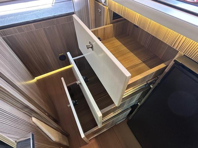 カムロード バンテック ジル520 家庭用エアコン/FFヒーター/温水ボイラー/カセットトイレ/シャワー/ソーラーパネル/1500Wインバーター/トリプルサブBT/サイドオーニング/マックスファン/85L冷蔵庫/メインサブ切替スイッチ/(73枚目)