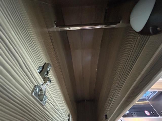 カムロード バンテック ジル520 家庭用エアコン/FFヒーター/温水ボイラー/カセットトイレ/シャワー/ソーラーパネル/1500Wインバーター/トリプルサブBT/サイドオーニング/マックスファン/85L冷蔵庫/メインサブ切替スイッチ/(75枚目)