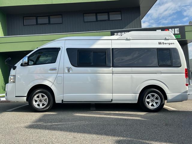 ハイエースバン トイファクトリー ベルゲングランデカーサホームエディション カーサホームエディション/全面エアロウィンドウ/常設ベッド/FFヒーター/1500Wインバーター/ツインサブBT/エアロソーラー/ナビサブ切替スイッチ/アルパイン製ナビ/レカロシート/強化ショック/(26枚目)
