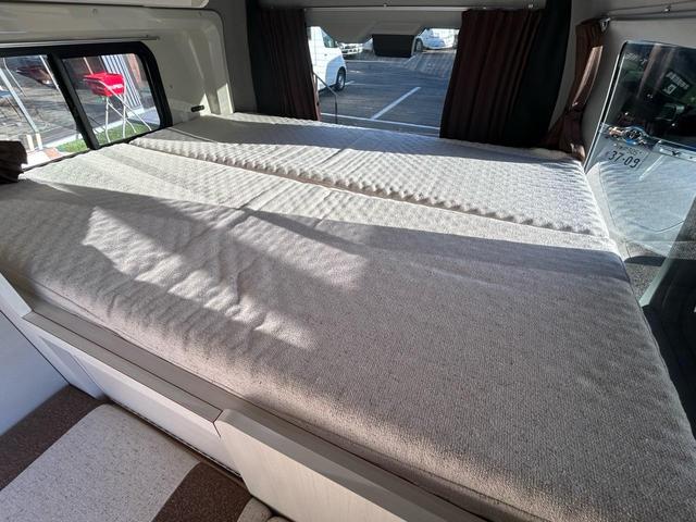 ハイエースバン キャンパー鹿児島 レムBV 家庭用エアコン/常設Wベッド/出窓仕様/CTEK走行充電器/FFヒーター/1500Wインバーター/トリプルサブBT/ソーラーパネル/マックスファン/電子レンジ/冷蔵庫/リアTV/純正Aw/TSS/(9枚目)