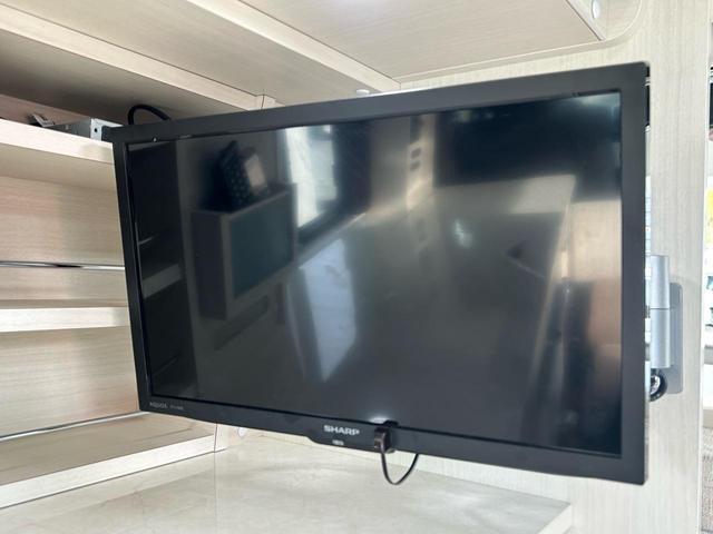 ハイエースバン キャンパー鹿児島 レムBV 家庭用エアコン/常設Wベッド/出窓仕様/CTEK走行充電器/FFヒーター/1500Wインバーター/トリプルサブBT/ソーラーパネル/マックスファン/電子レンジ/冷蔵庫/リアTV/純正Aw/TSS/(24枚目)