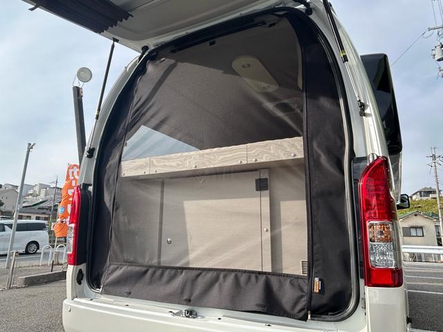 ハイエースバン キャンパー鹿児島 レムBV 家庭用エアコン/常設Wベッド/出窓仕様/CTEK走行充電器/FFヒーター/1500Wインバーター/トリプルサブBT/ソーラーパネル/マックスファン/電子レンジ/冷蔵庫/リアTV/純正Aw/TSS/(40枚目)