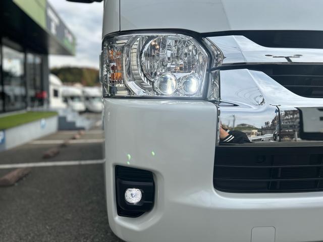 ハイエースバン キャンパー鹿児島 レムBV 家庭用エアコン/常設Wベッド/出窓仕様/CTEK走行充電器/FFヒーター/1500Wインバーター/トリプルサブBT/ソーラーパネル/マックスファン/電子レンジ/冷蔵庫/リアTV/純正Aw/TSS/(41枚目)