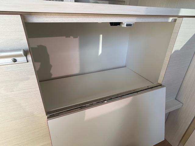 ハイエースバン キャンパー鹿児島 レムBV 家庭用エアコン/常設Wベッド/出窓仕様/CTEK走行充電器/FFヒーター/1500Wインバーター/トリプルサブBT/ソーラーパネル/マックスファン/電子レンジ/冷蔵庫/リアTV/純正Aw/TSS/(74枚目)