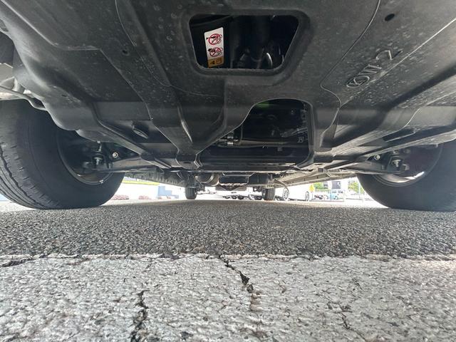 ハイエースバン キャンパー鹿児島 レムBV 家庭用エアコン/常設Wベッド/出窓仕様/CTEK走行充電器/FFヒーター/1500Wインバーター/トリプルサブBT/ソーラーパネル/マックスファン/電子レンジ/冷蔵庫/リアTV/純正Aw/TSS/(80枚目)