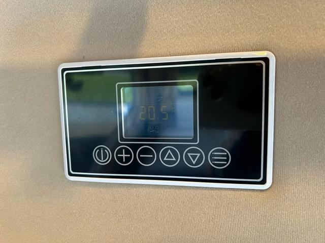 �P�Q�u�N�[���[�̓p�l���ŊȒP�ɑ��삪�ł��܂��I