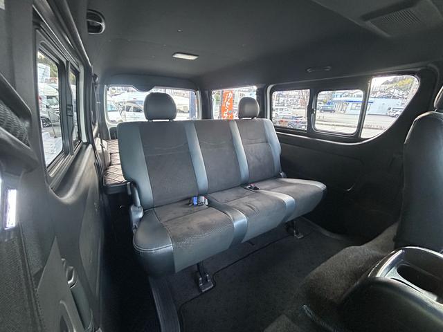 ハイエースバン スーパーＧＬ　ダークプライムＩＩ　ベッドキット／ディーゼルターボ２ＷＤ／アルパイン１１インチナビ／トヨタセーフティセンス／ピボットクルーズコントロール／カロッツェリア製ツィーター／リアクーラー／リアヒーター／社外１６インチＡＷ（4枚目）