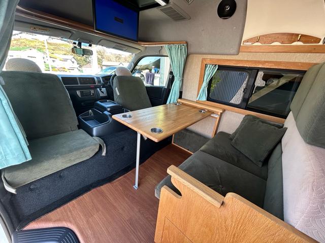 ハイエースバン カトーモーター　ブルームーン　引き出し式二段ベッド／ＦＦヒーター／１５００Ｗインバーター／ツインサブバッテリー／マックスファン／フリップダウンモニター／ナビサブスイッチ／冷蔵庫／シンク／メモリーナビ／ＥＴＣ／ドライブレコーダー／（6枚目）
