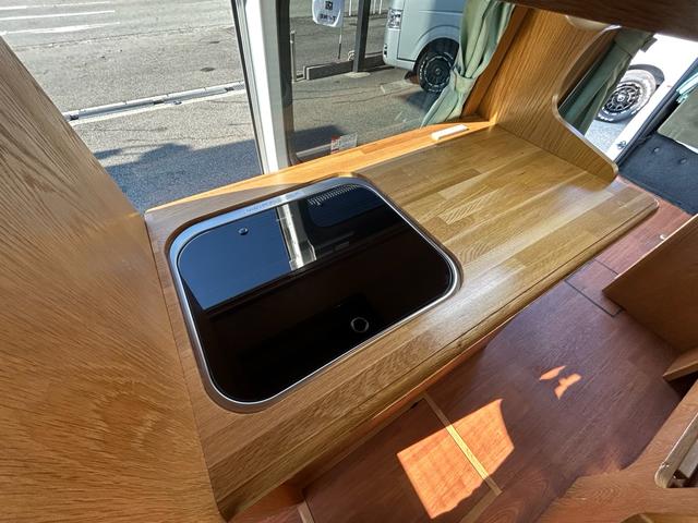 ハイエースバン カトーモーター　ブルームーン　引き出し式二段ベッド／ＦＦヒーター／１５００Ｗインバーター／ツインサブバッテリー／マックスファン／フリップダウンモニター／ナビサブスイッチ／冷蔵庫／シンク／メモリーナビ／ＥＴＣ／ドライブレコーダー／（14枚目）