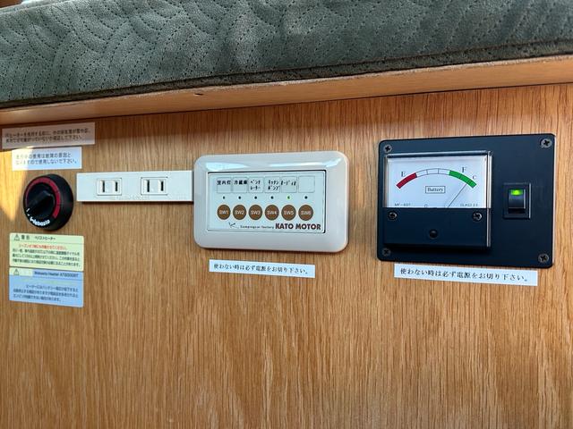 ハイエースバン カトーモーター　ブルームーン　引き出し式二段ベッド／ＦＦヒーター／１５００Ｗインバーター／ツインサブバッテリー／マックスファン／フリップダウンモニター／ナビサブスイッチ／冷蔵庫／シンク／メモリーナビ／ＥＴＣ／ドライブレコーダー／（17枚目）