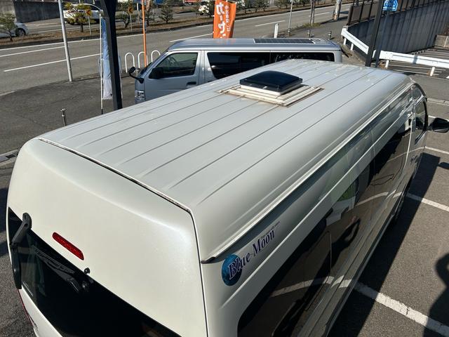 ハイエースバン カトーモーター　ブルームーン　引き出し式二段ベッド／ＦＦヒーター／１５００Ｗインバーター／ツインサブバッテリー／マックスファン／フリップダウンモニター／ナビサブスイッチ／冷蔵庫／シンク／メモリーナビ／ＥＴＣ／ドライブレコーダー／（33枚目）