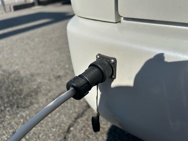 ハイエースバン カトーモーター　ブルームーン　引き出し式二段ベッド／ＦＦヒーター／１５００Ｗインバーター／ツインサブバッテリー／マックスファン／フリップダウンモニター／ナビサブスイッチ／冷蔵庫／シンク／メモリーナビ／ＥＴＣ／ドライブレコーダー／（36枚目）