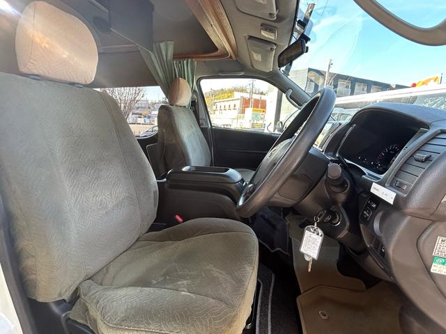 ハイエースバン カトーモーター　ブルームーン　引き出し式二段ベッド／ＦＦヒーター／１５００Ｗインバーター／ツインサブバッテリー／マックスファン／フリップダウンモニター／ナビサブスイッチ／冷蔵庫／シンク／メモリーナビ／ＥＴＣ／ドライブレコーダー／（41枚目）