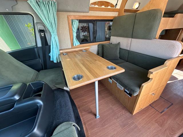 ハイエースバン カトーモーター　ブルームーン　引き出し式二段ベッド／ＦＦヒーター／１５００Ｗインバーター／ツインサブバッテリー／マックスファン／フリップダウンモニター／ナビサブスイッチ／冷蔵庫／シンク／メモリーナビ／ＥＴＣ／ドライブレコーダー／（53枚目）