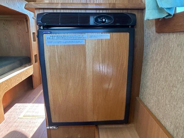 ハイエースバン カトーモーター　ブルームーン　引き出し式二段ベッド／ＦＦヒーター／１５００Ｗインバーター／ツインサブバッテリー／マックスファン／フリップダウンモニター／ナビサブスイッチ／冷蔵庫／シンク／メモリーナビ／ＥＴＣ／ドライブレコーダー／（57枚目）