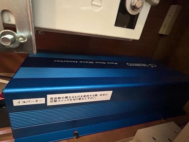 ハイエースバン カトーモーター　ブルームーン　引き出し式二段ベッド／ＦＦヒーター／１５００Ｗインバーター／ツインサブバッテリー／マックスファン／フリップダウンモニター／ナビサブスイッチ／冷蔵庫／シンク／メモリーナビ／ＥＴＣ／ドライブレコーダー／（61枚目）