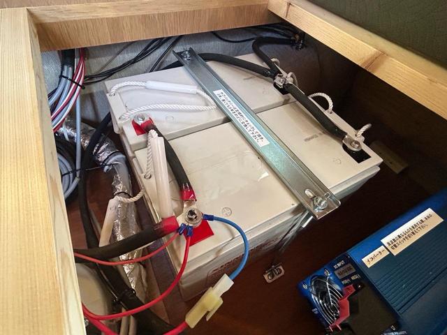 ハイエースバン カトーモーター　ブルームーン　引き出し式二段ベッド／ＦＦヒーター／１５００Ｗインバーター／ツインサブバッテリー／マックスファン／フリップダウンモニター／ナビサブスイッチ／冷蔵庫／シンク／メモリーナビ／ＥＴＣ／ドライブレコーダー／（62枚目）