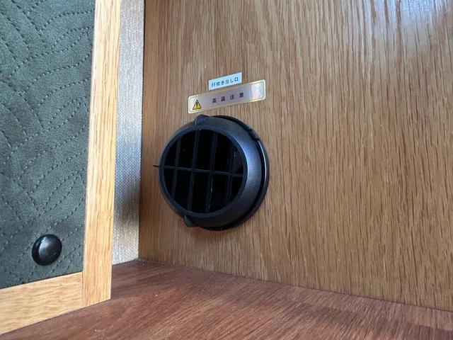ハイエースバン カトーモーター　ブルームーン　引き出し式二段ベッド／ＦＦヒーター／１５００Ｗインバーター／ツインサブバッテリー／マックスファン／フリップダウンモニター／ナビサブスイッチ／冷蔵庫／シンク／メモリーナビ／ＥＴＣ／ドライブレコーダー／（63枚目）