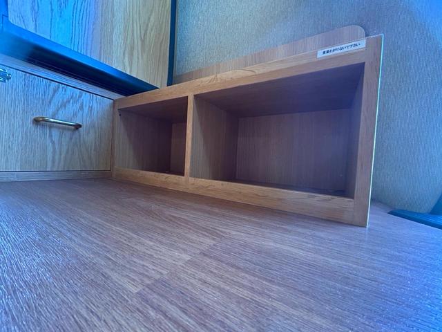 ハイエースバン カトーモーター　ブルームーン　引き出し式二段ベッド／ＦＦヒーター／１５００Ｗインバーター／ツインサブバッテリー／マックスファン／フリップダウンモニター／ナビサブスイッチ／冷蔵庫／シンク／メモリーナビ／ＥＴＣ／ドライブレコーダー／（67枚目）