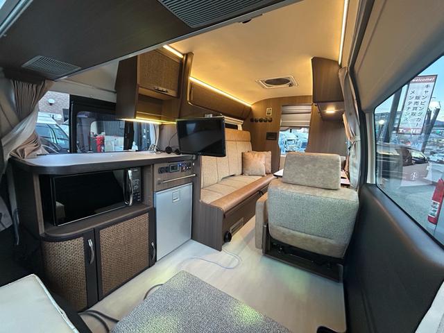 ハイエースバン レクビィ プラスDDスーペリア DT4WD 常設2段ベッド/マルチルーム/12Vクーラー/リチウムバッテリ300A/60A走行充電/1500Wインバーター/FFヒーター/MAXFAN/リアTV/サブナビSW/社外アルミホイール/アルパインナビ(3枚目)