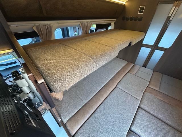 ハイエースバン レクビィ プラスDDスーペリア DT4WD 常設2段ベッド/マルチルーム/12Vクーラー/リチウムバッテリ300A/60A走行充電/1500Wインバーター/FFヒーター/MAXFAN/リアTV/サブナビSW/社外アルミホイール/アルパインナビ(10枚目)