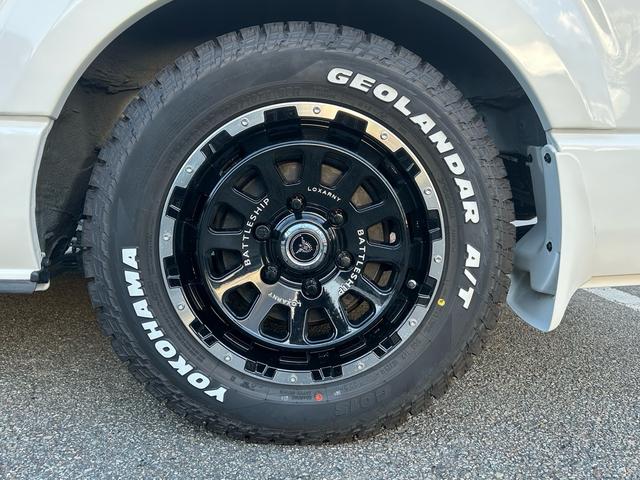 ハイエースバン レクビィ プラスDDスーペリア DT4WD 常設2段ベッド/マルチルーム/12Vクーラー/リチウムバッテリ300A/60A走行充電/1500Wインバーター/FFヒーター/MAXFAN/リアTV/サブナビSW/社外アルミホイール/アルパインナビ(40枚目)