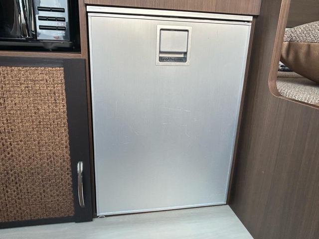 ハイエースバン レクビィ プラスDDスーペリア DT4WD 常設2段ベッド/マルチルーム/12Vクーラー/リチウムバッテリ300A/60A走行充電/1500Wインバーター/FFヒーター/MAXFAN/リアTV/サブナビSW/社外アルミホイール/アルパインナビ(64枚目)