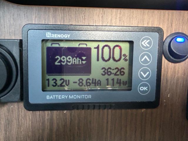 ハイエースバン レクビィ プラスDDスーペリア DT4WD 常設2段ベッド/マルチルーム/12Vクーラー/リチウムバッテリ300A/60A走行充電/1500Wインバーター/FFヒーター/MAXFAN/リアTV/サブナビSW/社外アルミホイール/アルパインナビ(66枚目)