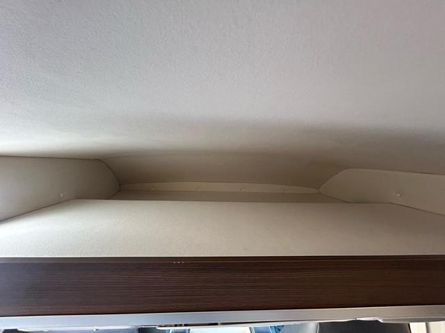 ハイエースバン レクビィ プラスDDスーペリア DT4WD 常設2段ベッド/マルチルーム/12Vクーラー/リチウムバッテリ300A/60A走行充電/1500Wインバーター/FFヒーター/MAXFAN/リアTV/サブナビSW/社外アルミホイール/アルパインナビ(69枚目)