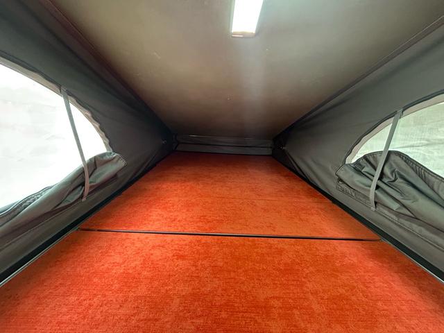 ハイゼットトラック 　ポップアップルーフ／二段ベッド／ＦＦヒーター／先進安全装備／スマートアシスト／１オーナー／外部充電／アウターシャワー／リアＴＶ／ナビサブ切替スイッチ／カロッツェリア製メモリーナビ／ＥＴＣ／（4枚目）