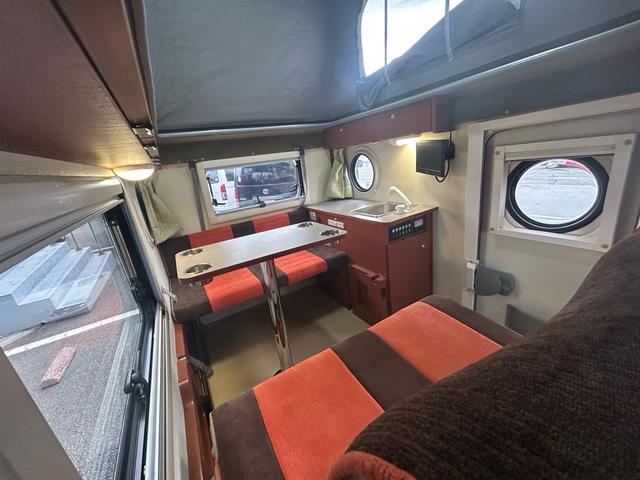 ハイゼットトラック 　ポップアップルーフ／二段ベッド／ＦＦヒーター／先進安全装備／スマートアシスト／１オーナー／外部充電／アウターシャワー／リアＴＶ／ナビサブ切替スイッチ／カロッツェリア製メモリーナビ／ＥＴＣ／（7枚目）