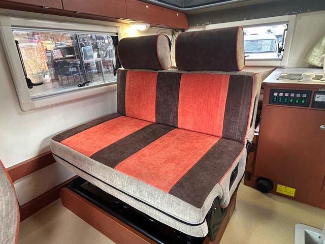 ハイゼットトラック 　ポップアップルーフ／二段ベッド／ＦＦヒーター／先進安全装備／スマートアシスト／１オーナー／外部充電／アウターシャワー／リアＴＶ／ナビサブ切替スイッチ／カロッツェリア製メモリーナビ／ＥＴＣ／（9枚目）