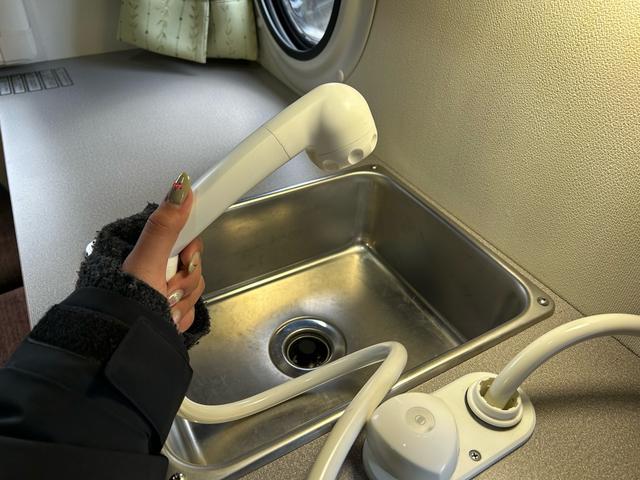 ハイゼットトラック 　ポップアップルーフ／二段ベッド／ＦＦヒーター／先進安全装備／スマートアシスト／１オーナー／外部充電／アウターシャワー／リアＴＶ／ナビサブ切替スイッチ／カロッツェリア製メモリーナビ／ＥＴＣ／（12枚目）