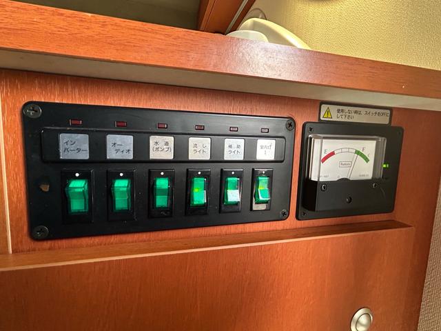 ハイゼットトラック 　ポップアップルーフ／二段ベッド／ＦＦヒーター／先進安全装備／スマートアシスト／１オーナー／外部充電／アウターシャワー／リアＴＶ／ナビサブ切替スイッチ／カロッツェリア製メモリーナビ／ＥＴＣ／（14枚目）