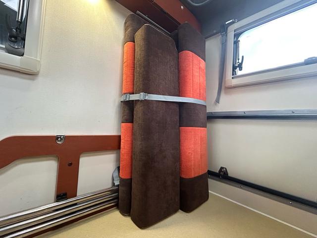 ハイゼットトラック 　ポップアップルーフ／二段ベッド／ＦＦヒーター／先進安全装備／スマートアシスト／１オーナー／外部充電／アウターシャワー／リアＴＶ／ナビサブ切替スイッチ／カロッツェリア製メモリーナビ／ＥＴＣ／（16枚目）